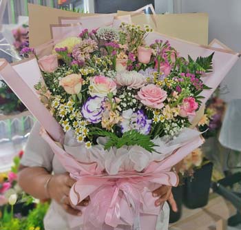eidelweis creative florist surabaya hand bouquet ukuran besar bunga segar